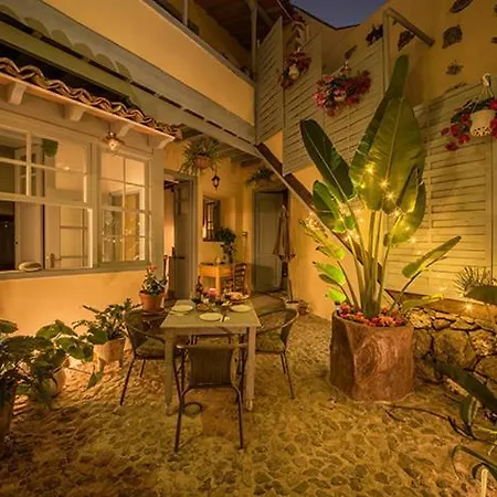 Mi Casa Es Tu Casa *